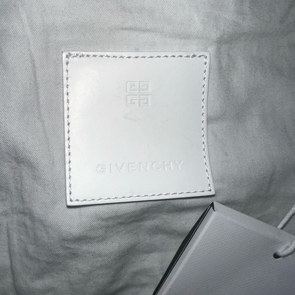 Givenchy White Leather Patch - image 6